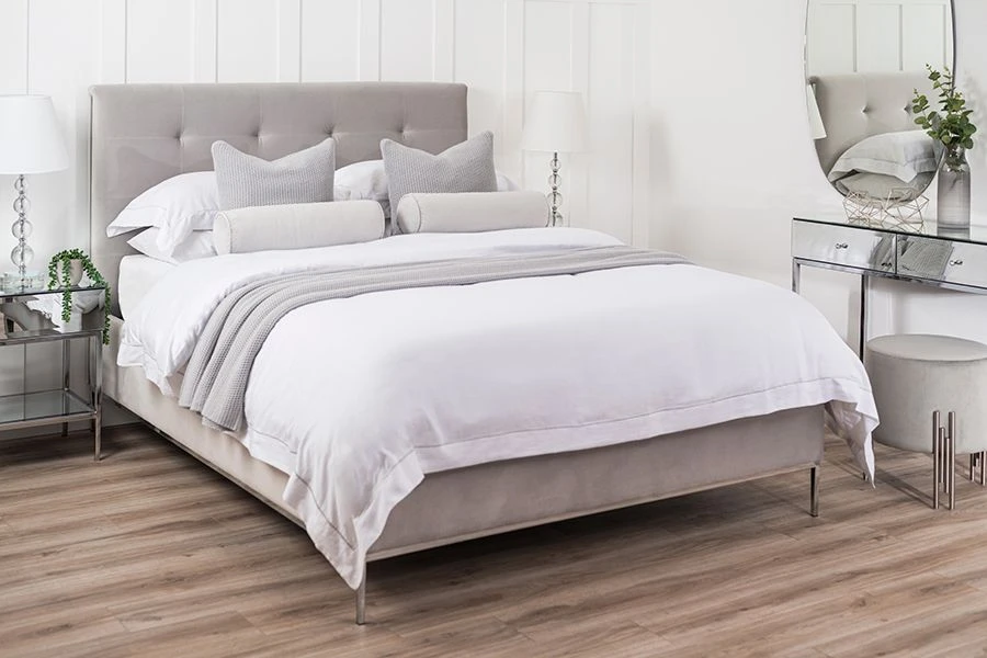 Stiletto Mirrored Side Table 6 Stiletto Mirrored Side Table - Image 4